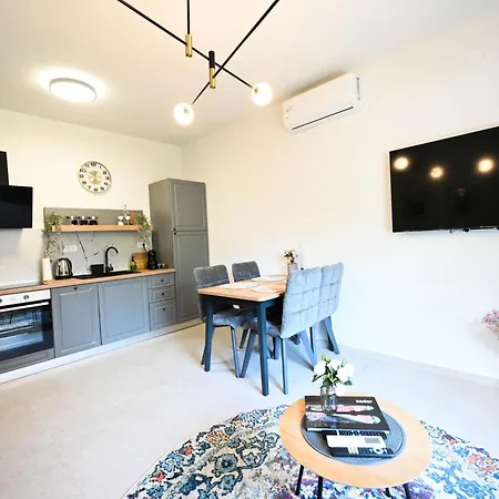 4-star Design Bubamara *