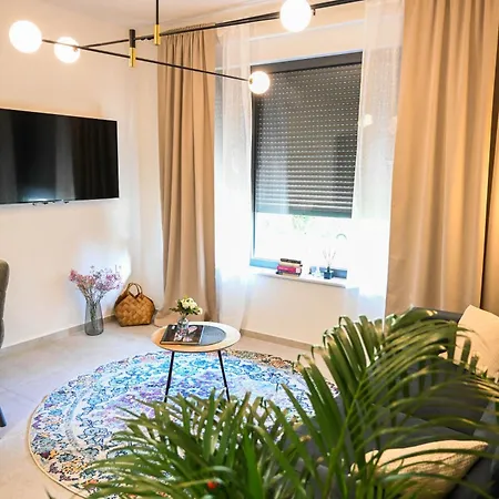 4-star Design Bubamara Apartment