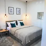 4-star Design Bubamara アパート